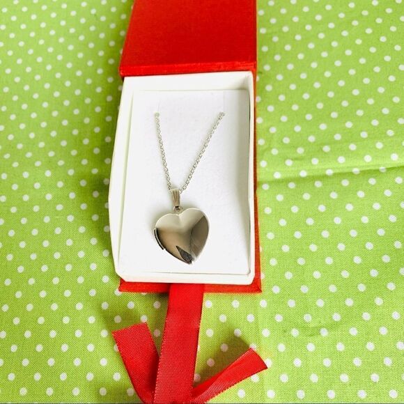 Silver Heart Locket Necklace - Picture 1 of 4